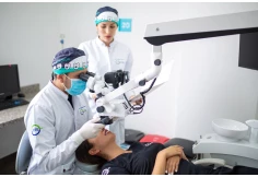 Estudiantes haciendo prácticas